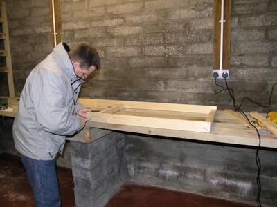 /images0509/Assembling_Frame.thumbnail.jpg